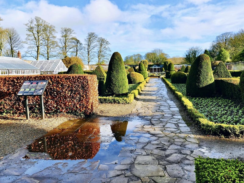 Home to Sewerby Hall and Gardens (pictured), this spot is perched on a cliff-top with a beautiful woodland walk down to the beach. It offers a quieter, more manicured alternative to the wilder open beaches nearby.  🕒 ~1 hour 20 mins