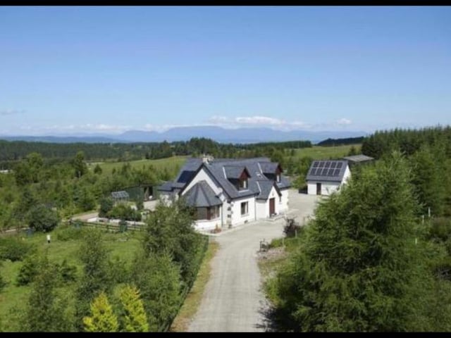 This stunning family home boasts around 10 acres of forestry in a peaceful rural setting. Found on the picturesque Great Glen Way, the property is found on a hill, offering an incredible view across the glen.
475,000 GBP