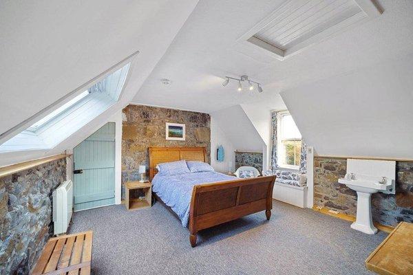 The house and 10-acre grounds, currently offering B&B and self-catering accommodation, has lots of scope for business development