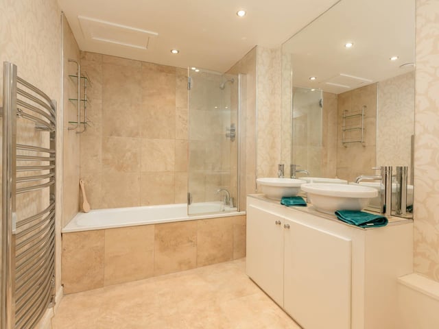 Bedroom 2 en-suite.