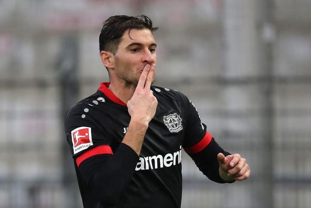 Bayer Leverkusen striker Lucas Alario has revealed Leeds United approached to sign him in the summer but negotiations failed to advance. (TyC Sports)