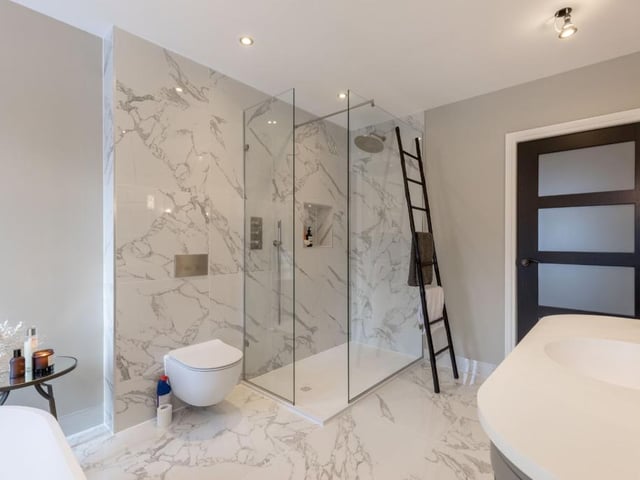 Ground floor bathroom.
