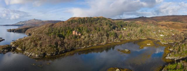 Dale Cottage is a traditional stone-built house situated in an enviable south-facing position on the shores of Glenborrodale Bay on the Ardnamurchan peninsula