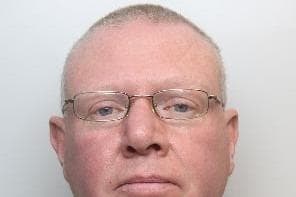 Ein Schläger aus Barnsley wurde wegen „entsetzlicher Ausschreitungen“ bei ...