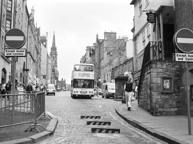 A view of the High Street in Edinburgh in August 1990, showing one of the 'pinch points' in a pedestrianised section of the Royal Mile.