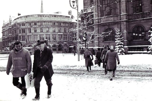 Snow outside Sheffield Town Hall in December 1981.