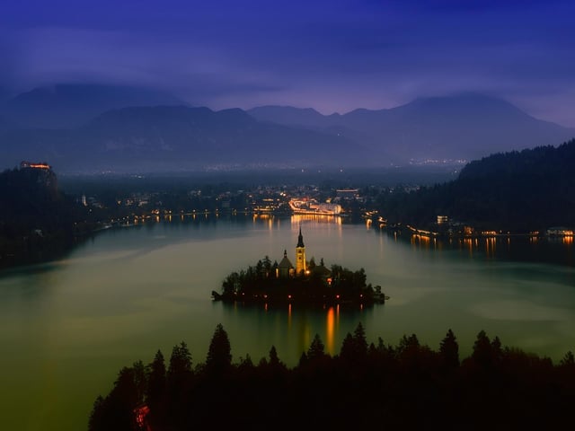 Slovenia saw the ninth highest seven day rolling average of new confirmed coronavirus cases with an average of 115 new cases per 100,000 population in the seven days to 28 November.