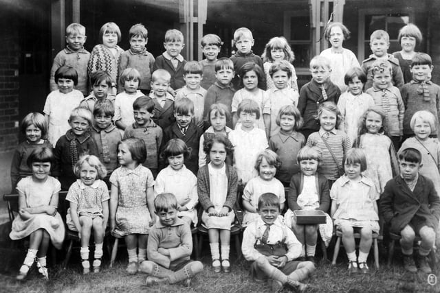 Standhouse School, Manor Estate,  Infants & Juniors around 1932