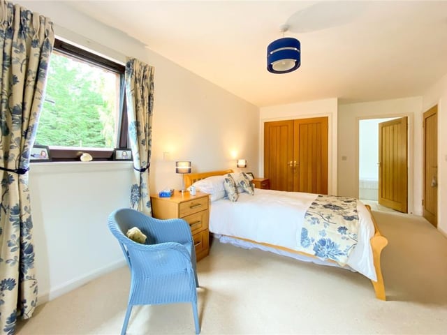 Annexe - bedroom.