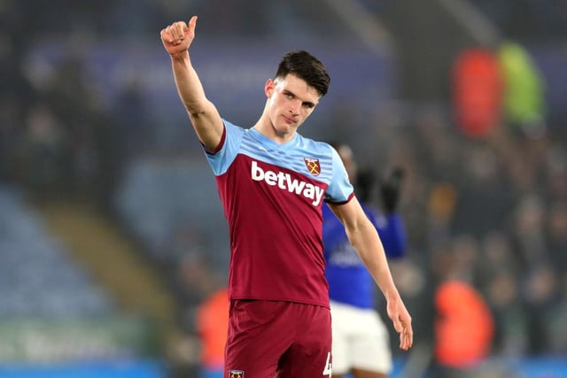 Chelsea are considering bidding for West Ham United midfielder Declan Rice - close friends with Mason Mount - this summer. (Sky Sports)