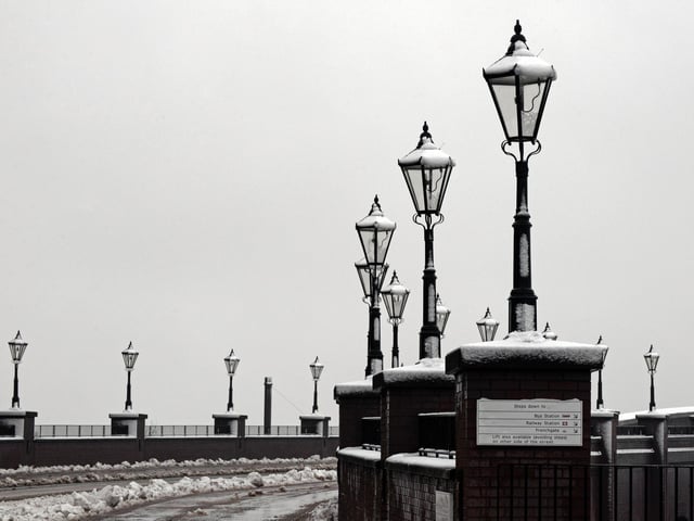 Snow on North Bridge Road