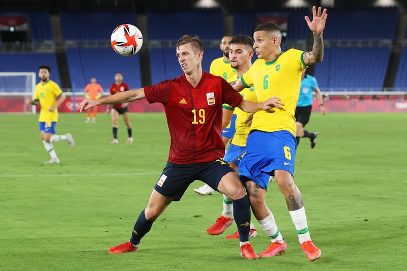 Manchester United are looking into signing Spanish midfielder Dani Olmo from RB Leipzig. However, the German club have valued the 23-year old at €60million and  Barcelona, Juventus and Bayern Munich are all also monitoring the situation (The Mail).