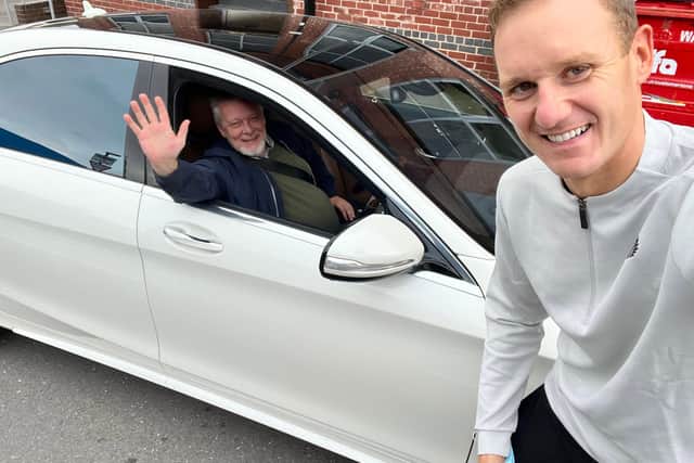 BBC Breakfast host Dan Walker poses for a selfie with 'Wardy', the City Taxis driver who has been ferrying him and his Strictly Come Dancing partner Nadiya Bychkova around Sheffield (pic: Dan Walker/Twitter)