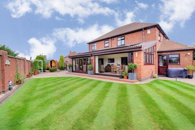 Viewed 917 times in the last 30 days, this four bedroom house has bi-fold doors and a large open plan kitchen living area. Marketed by EweMove Sales & Lettings, 01623 355636.