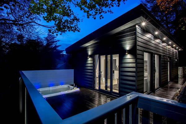 The Treehoose is a romantic self-catering property just 15 minutes on foot from Inverness town centre. Whisky lovers can enjoy the Strathspey Whisky Trail alongside historic sightseeing opportunities including Urquhart Castle and Eilean Donan Castle.