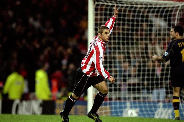 As Peter Reid’s side strolled towards the Division One title, this was a big result in their quest for promotion. A Kevin Phillips brace either side of Lee Clark’s strike put Sunderland on the path towards a Premier League return.