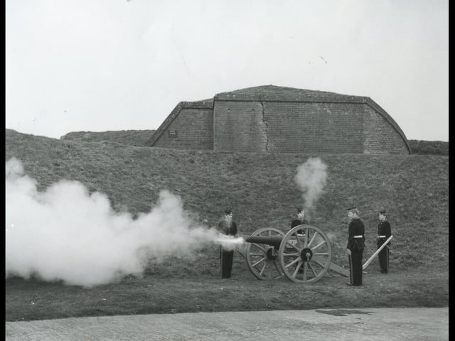 Portsdown Artillery Volunteers fire a 16-pounder Victorian field gun at Fort Nelson in October 1995. The News PP4678