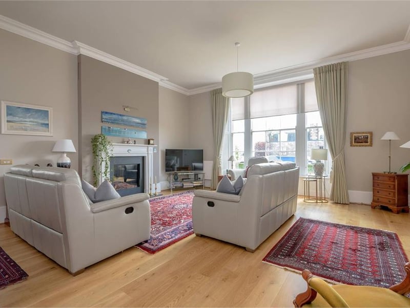 Sitting room.