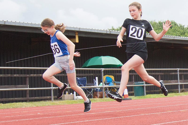 Tess Renwick, running for TLJT, winning a heat in the youth 90m before going on to win the final and finish runner-up at 200m (Pic: Bill McBurnie)