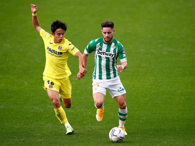 Leeds United are in the hunt for 27-year-old left-back Alex Moreno. West Ham are also keen. (TeamTalk)
(Photo by Fran Santiago/Getty Images)