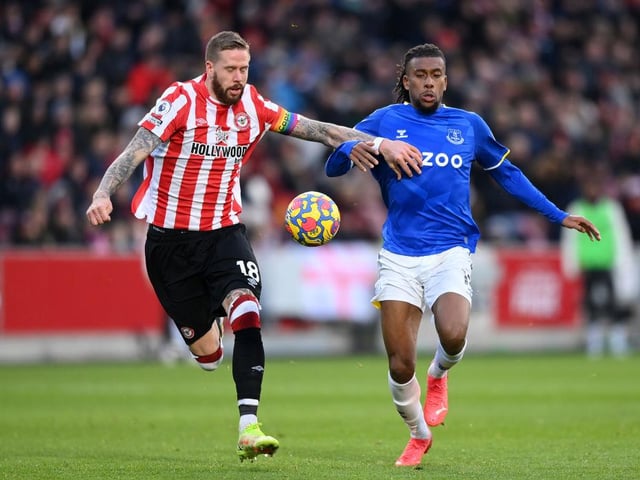 Everton and Newcastle United have joined Leicester City in the fight to sign Brentford defender Pontus Jansson, with his contract situation up in the air. (The Guardian)

 (Photo by Justin Setterfield/Getty Images)