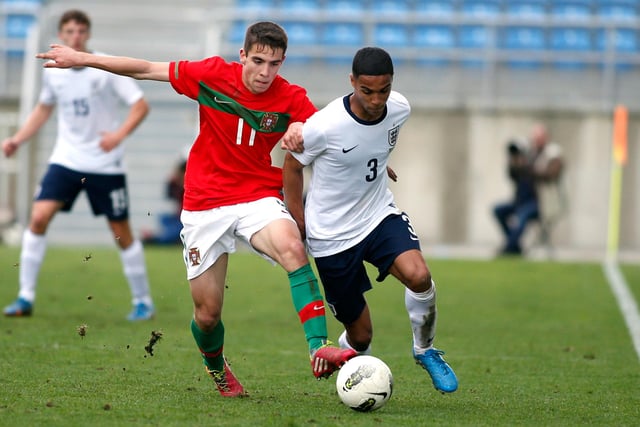 Max Lowe of England challenges Luis Mata of Portugal during the Under 17 Algarve Cup match between U17 Portugal and U17 England