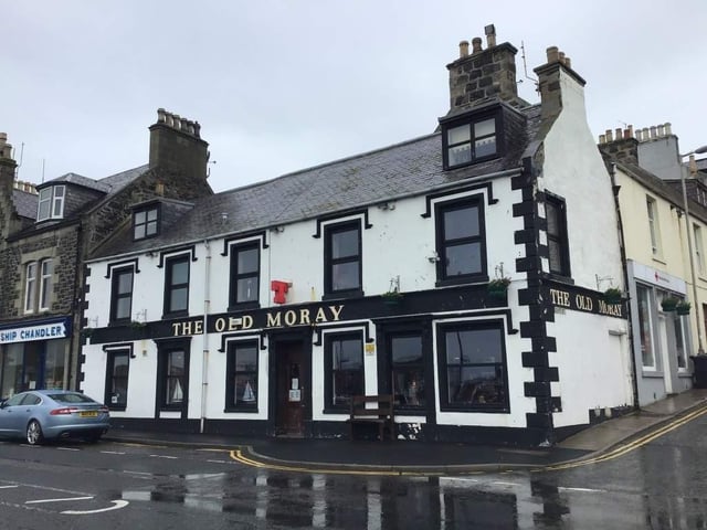 £269,950
Agent - Hilton Smythe Business Sales
Popular and long-standing public house in lovely harbourside location including beautifully presented 4-bedroom owners’ accommodation.