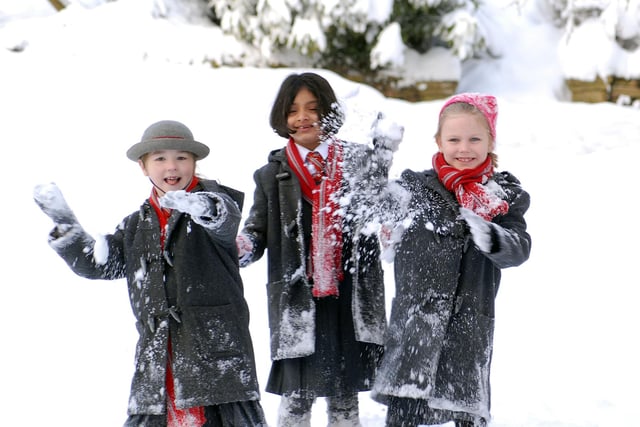 Pupils from Saville House School in Mansfield Woodhouse make it in through the snow.