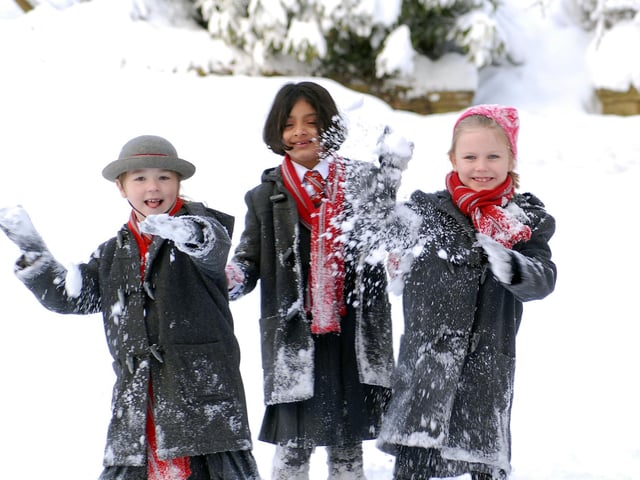 Pupils from Saville House School in Mansfield Woodhouse make it in through the snow.