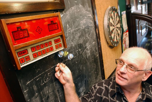 Landlord Bob Jobes was ready for a game of darts 18 years ago. Who can tell us more about this photocall?