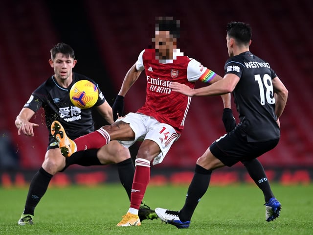 a) Pierre-Emerick Aubameyang. b) Alexis Sanchez. c) Alexandre Lacazette. d) William Saliba.
