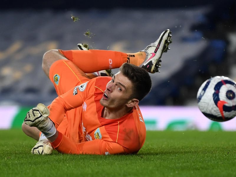 Manchester United have added Burnley keeper Nick Pope to their summer transfer list, although they could face competition from Tottenham for the 28-year-old England international. (Star on Sunday)