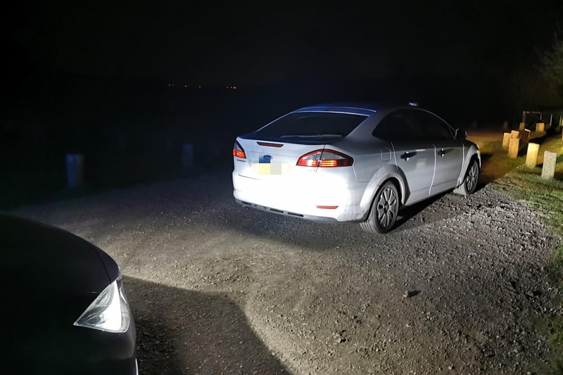 This Mondeo was followed - driving dangerously - from Clowne to Duckmanton.
The vehicle was linked to a male wanted for multiple thefts. 
After a foot chase the driver was caught and arrested and found with "a revoked licence, no insurance, on drugs, in possession of drugs and found with number plates stolen overnight. #Crime #Seized"