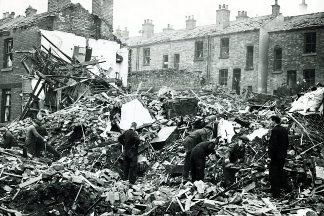 Sheffield Blitz December 1940
Blitz scenes and homeless familes in Scott Road and Grimesthorpe Road
