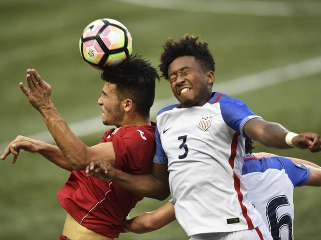 PSV Eindhoven have told Chris Gloster he can leave the club this month, if an interested club makes a suitable offer. Newcastle United have asked about the 20-year-old American, who will require a work permit to finalise a move. (Eindhovens Dagblad)