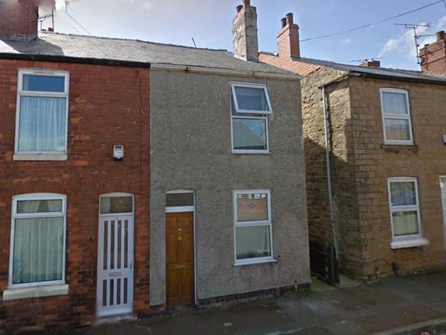 This two bedroom end terrace comes with two reception rooms and fish painted onto the tiles in the kitchen. Marketed by Lora Elizabeth's, 01620 694013.