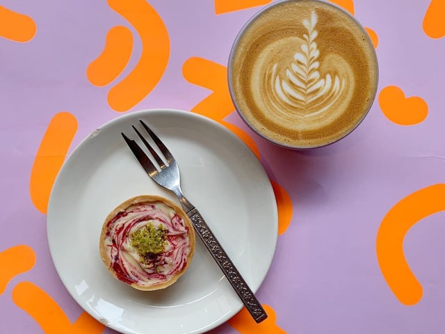 Lovecrumbs is a cafe and lifestyle store in Edinburgh, and specialises in great coffee. Lovecrumbs has two stores in Edinburgh, one in the Old Town at 155 West Port, EH3 9DP, and one in Stockbridge at 22 St Stephen St (basement), EH3 5AL