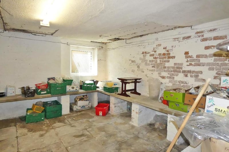 The property also has the potential to develop the barns to the rear of the property. The property also has attached to the barns a fully working mot /Servicing garage. Internal inspection is a must to fully appreciate the accommodation on offer.