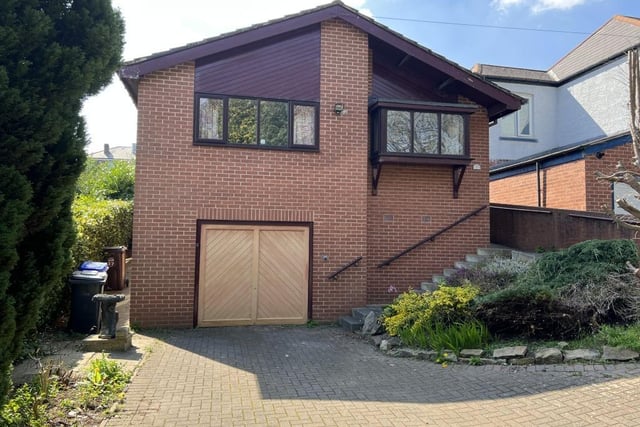 This three bedroom detached bungalow on Don Avenue, Middlewood, was listed at £325,000 but was withdrawn from auction.