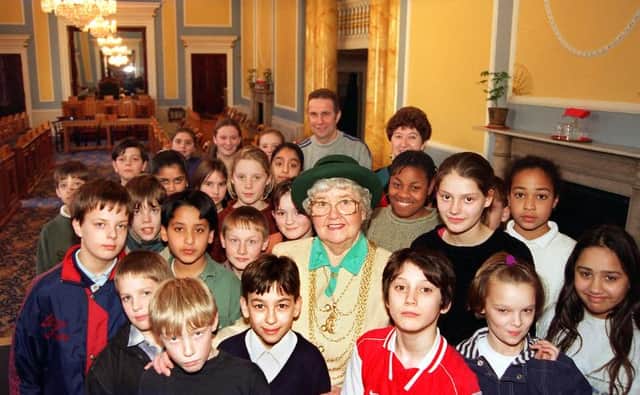 Carr House Middle School took a trip to the Mansion House in 1997 and met Mayor Dorothy Layton.