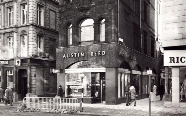 Austin Reed on the corner of Fargate and Chapel Walk, Sheffield, with Richards ladies fashion shop on the right, March 1969