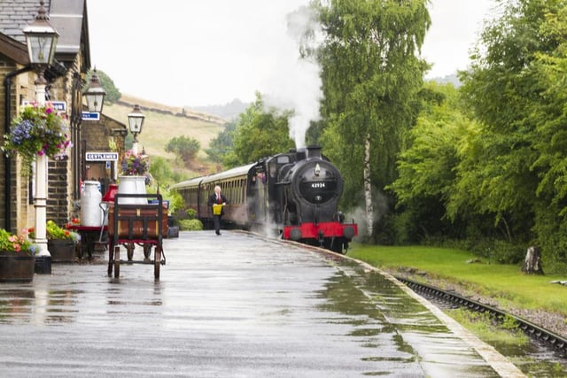 This six mile route takes in many of the locations where the The Railway Children was filmed and is divided into two parts, taking in Oakworth station, Mytholmes tunnel Ebor Mill, the Three Chimneys near Oxenhope and the Bronte Parsonage.