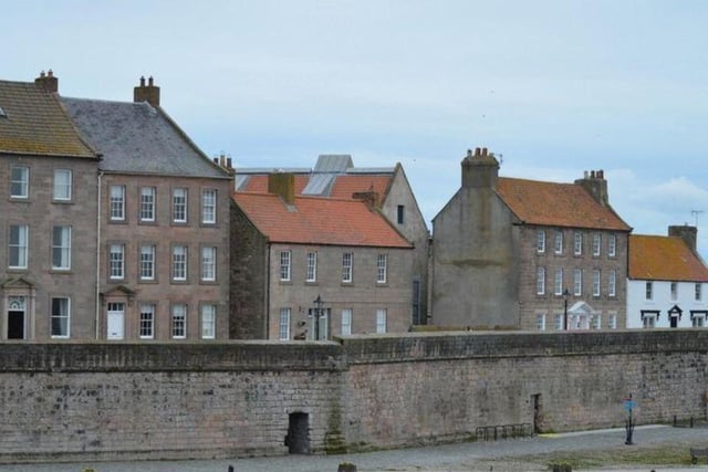 A charming 2/3 bedroom Georgian Town House on Quay Walls, Berwick, with superb southerly views over the River Tweed.
Price: £325,000
Contact: Tyne and Tweed, Berwick.

Picture: Right Move