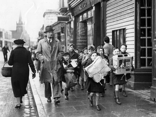 Youngsters collect waste paper in Gosport in January 1942 1940. The News PP496