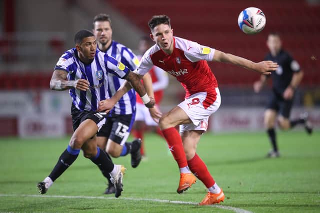 George Hirst of Rotherham United and Liam Palmer of Sheffield Wednesday battle for the ball during the Sky Bet Championship match between Rotherham United and Sheffield Wednesday at AESSEAL New York Stadium on October 28, 2020 in Rotherham, England. Sporting stadiums around the UK remain under strict restrictions due to the Coronavirus Pandemic as Government social distancing laws prohibit fans inside venues resulting in games being played behind closed doors. (Photo by Alex Pantling/Getty Images)