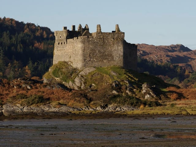 The traditional seat of the Macdonalds of Clanranald, the castle was reportedly used as a store during the 1745 rising. It had earlier been seized by the government in th late 17th Century but recaptured by clan chief Allan Macdonald in 1715, who then torched it to stop it falling into the hands of Hanoverian forces. It is now privately owned but still in a ruined state.