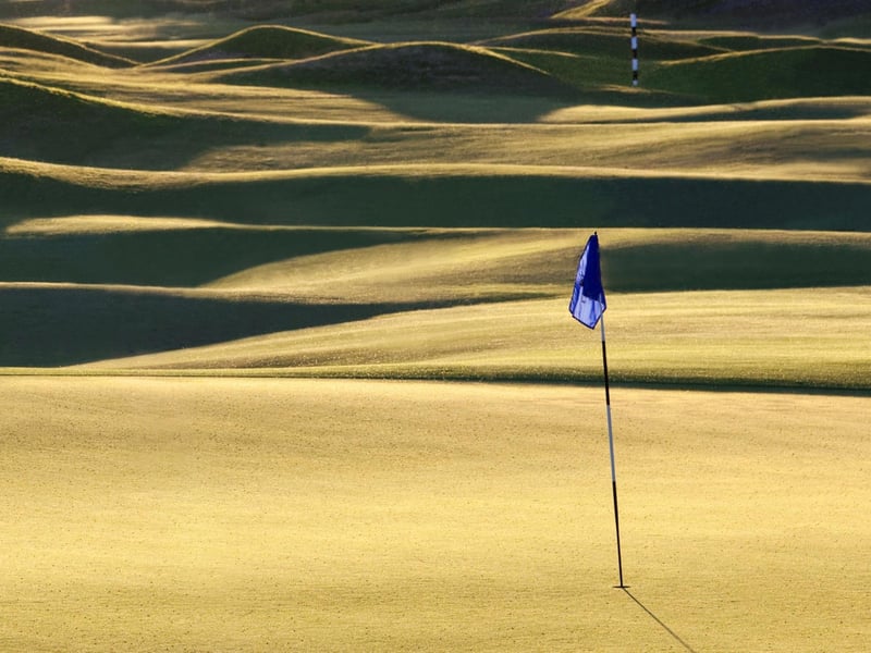 Scoatland didn't keep the game to itself for long. When James VI succeeded to the English throne in 1603, several of his courtiers joined him in his new home at Greenwich Palace. They started playing golf on Blackheath Hill, behind the palace, and were soon joined in 1606 by the king's oldest son, the Prince of Wales.