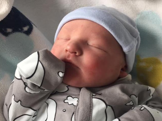 Sam Lea
Born 18th May @ 11.09am
Weighing 8lbs 9ozs
Born at Kingsmill Hospital- Thank you to all the amazing team for looking after us so well.