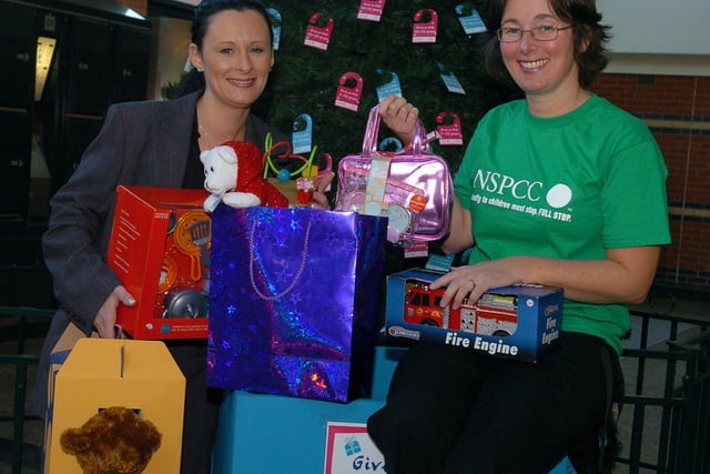 Kit Harris and NSPCC Appeal team member Elain Kaye launched the NSPCC Gift Tree at Meadowhall
in November 2005