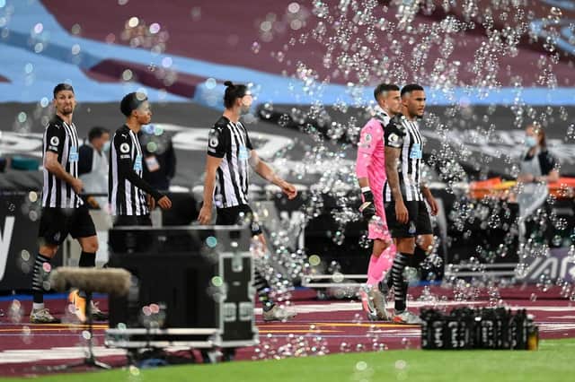 LONDON, ENGLAND - SEPTEMBER 12: Newcastle United players walk out through bubbles prior to the Premier League match between West Ham United and Newcastle United at London Stadium on September 12, 2020 in London, England. (Photo by Michael Regan/Getty Images)